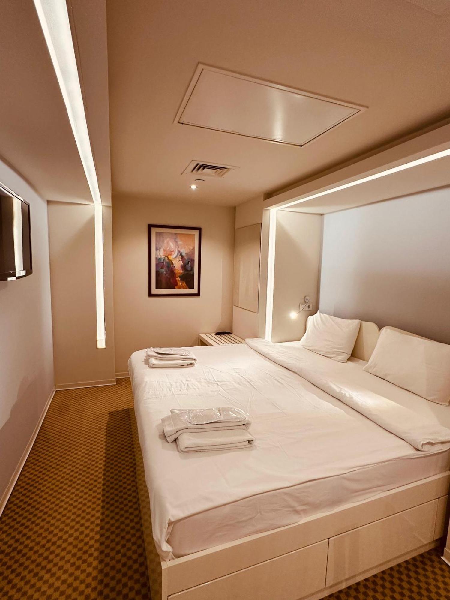 รีพับลิกา แอคาเดมิค อพาร์ต ออร์ตาคอย โฮเต็ล Hotel อิสตันบูล ภายนอก รูปภาพ